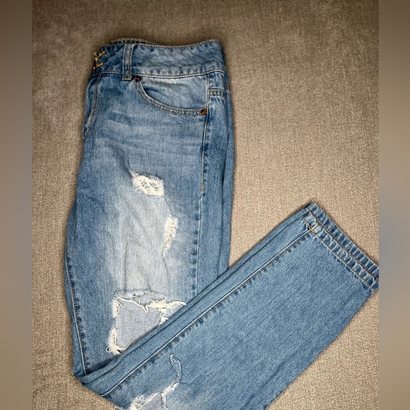 Ripped/Distressed Straight Leg jeans - Picture 3 of 3